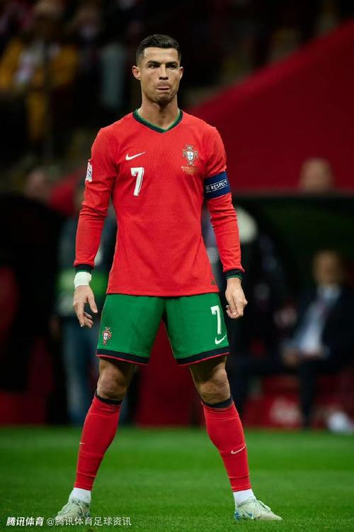 电竞新秀选手签约战队引关注