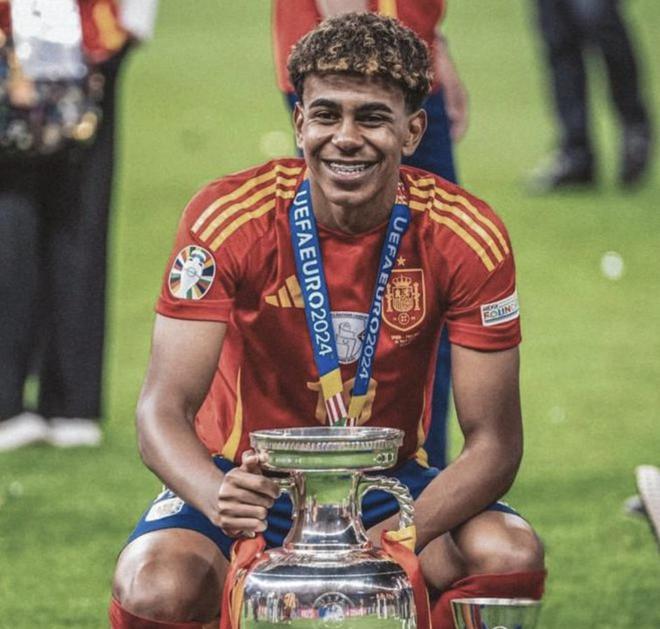 [图]莱昂纳多传射李新翔破门 上海海港3-1河南队五轮不败